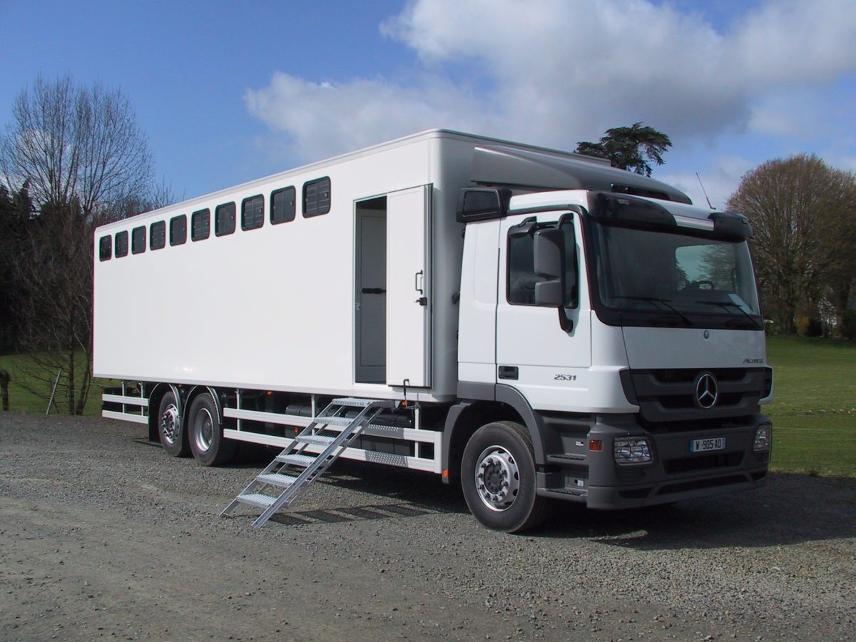 Vans Chardron 10 chevaux avec espace sellerie